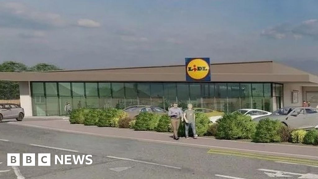 Horley: Tesco launches legal challenge against Lidl over planned store 