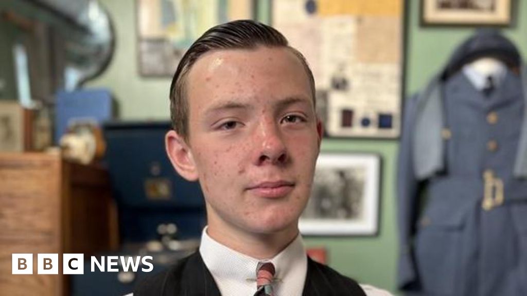 'I'm 16 and live entirely like it's the 1940s'