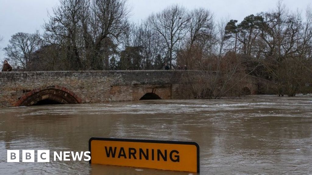 Heavy rain and flooding with major incident in Nottinghamshire