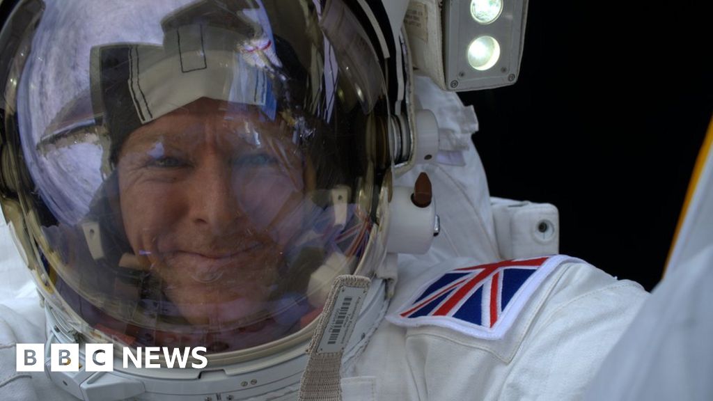 Tim Peake lands back to Earth: Your Peake moments - BBC News