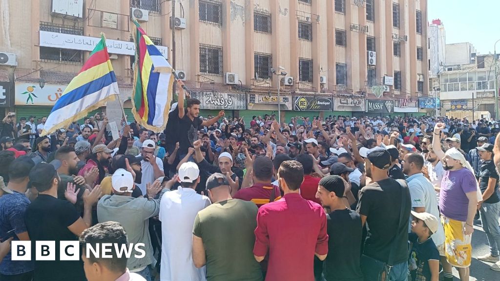 Протестите срещу правителството на Сирия се засилват в южната част