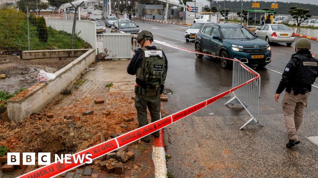 Izrael przeprowadził ciężkie naloty po tym, jak rakiety uderzyły w libańską bazę wojskową