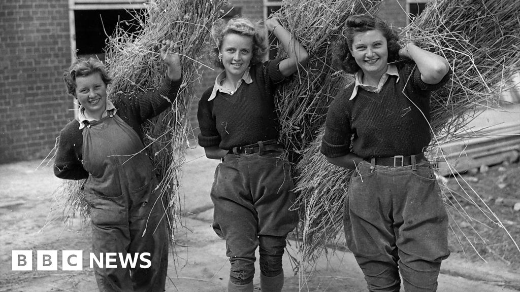 The women who fed the UK in World War Two - BBC News