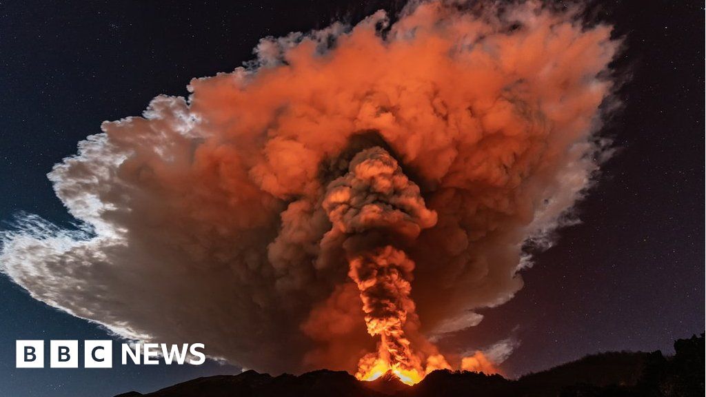 In Pictures: Mount Etna eruption lights up Sicily's night sky - BBC News