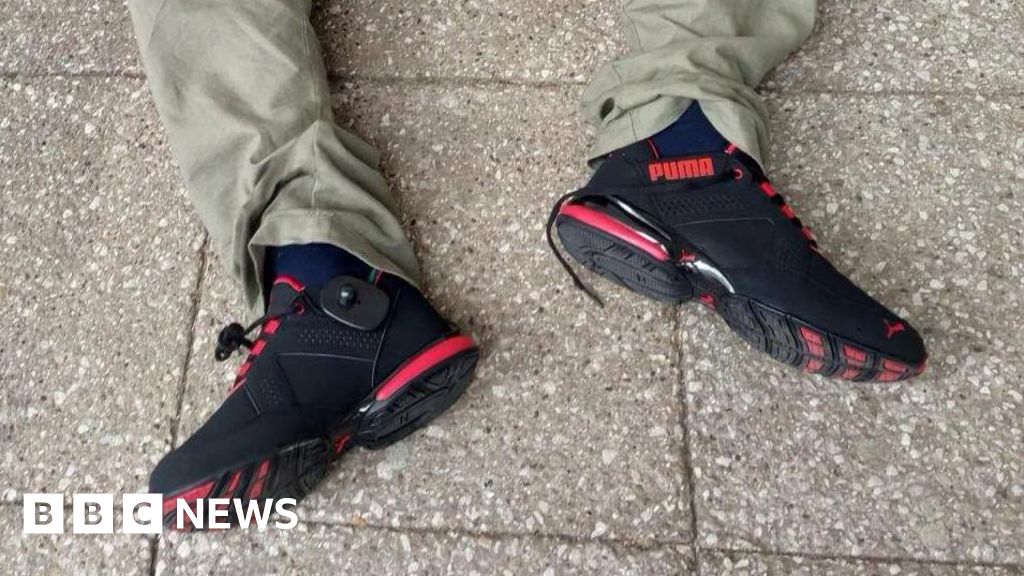 Milton Keynes suspect shoplifter caught after wearing two right shoes