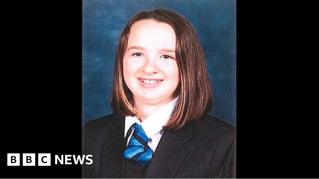 Family tribute to Calderhead High School Kiera Beagle - BBC News