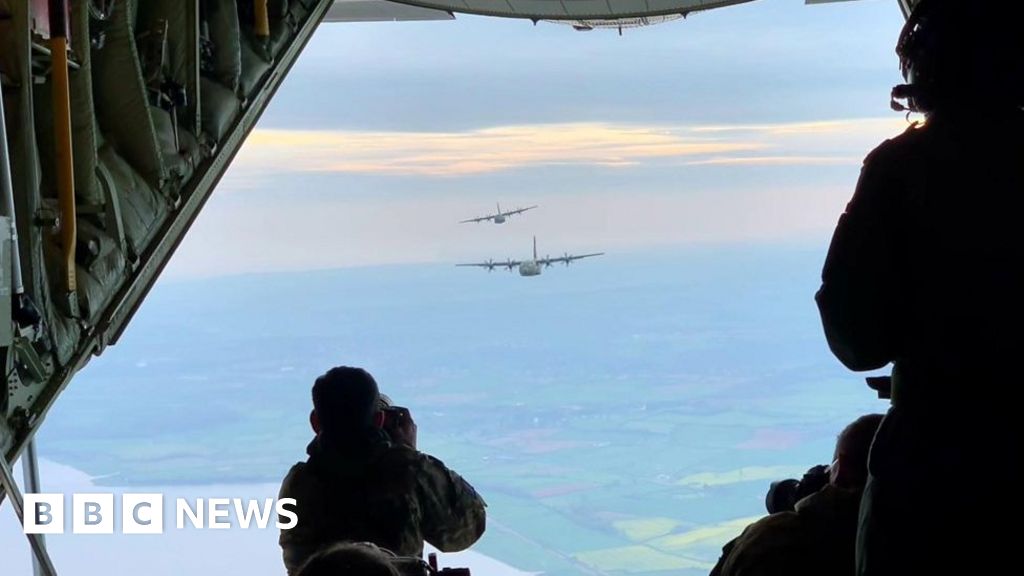 Raf Brize Norton Hercules Captured In Mid Air Photoshoot Bbc News