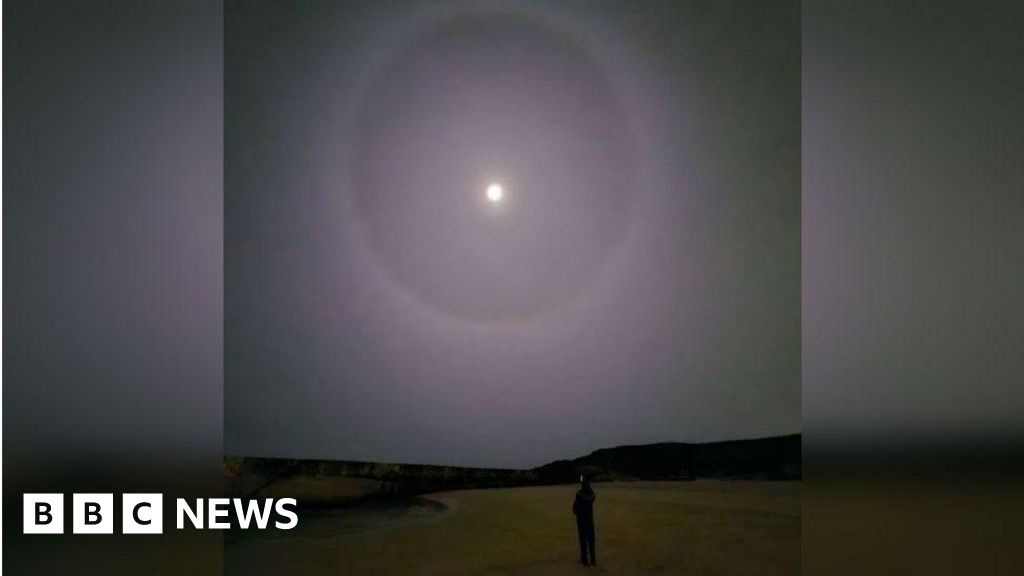 Boxing Day ‘moon halo’ spotted in the sky