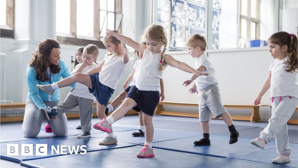 Places deadline: Top tips on choosing a school - BBC News