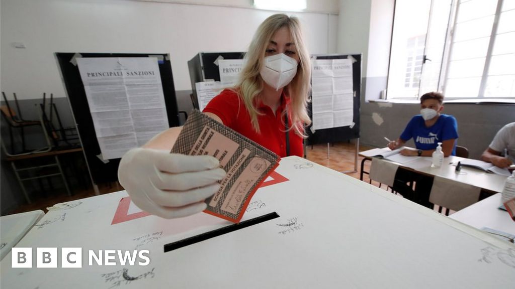 italy-votes-to-slash-size-of-parliament-by-a-third