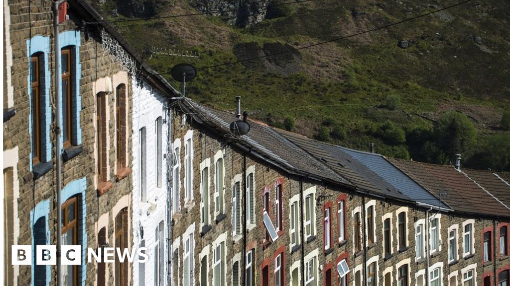 Covid Rhondda Cynon Taf shows 'exceptional' rise in cases BBC News