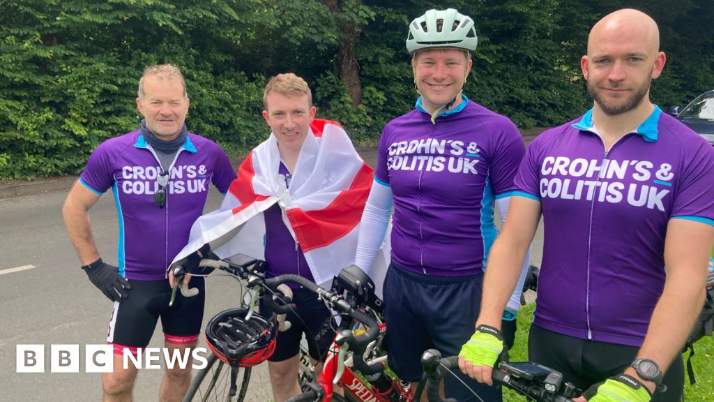 Haywards Heath: Football fans take to bikes to follow England – BBC News