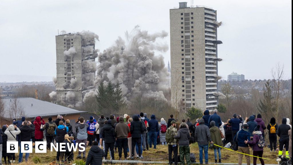 Glasgow high-rise towers demolished in seconds