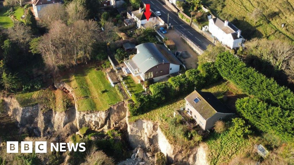 Ventnor: Auction lists house near landslip for £10