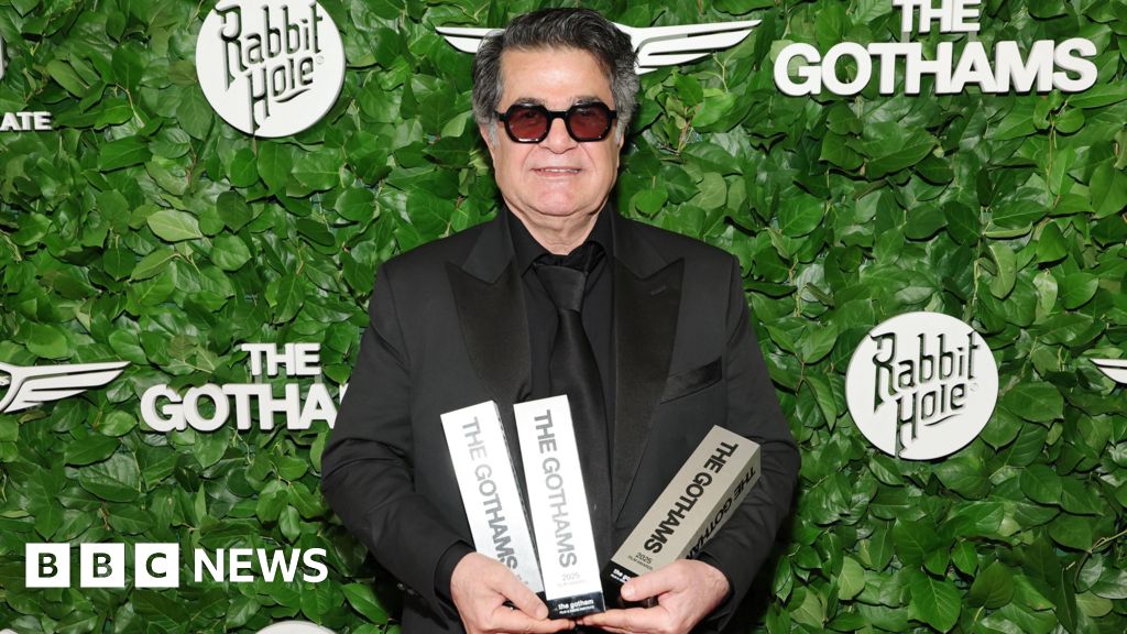 Iranian director given jail sentence while on trip to collect US awards