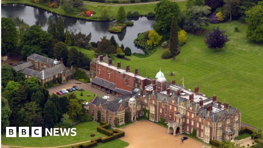 Sandringham Estate offers &lsquo;highly competitive&rsquo; harvest jobs - BBC News