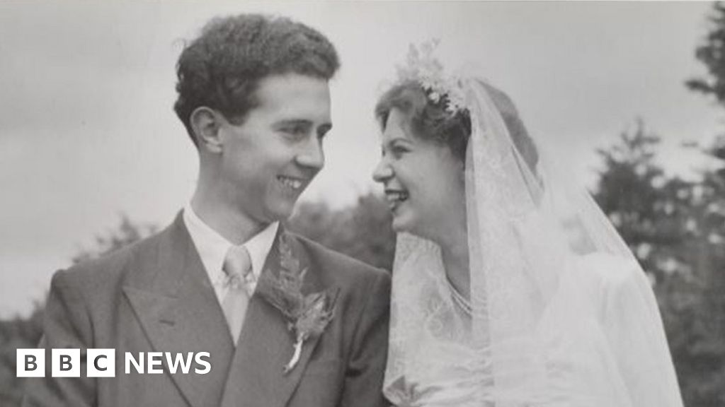 The love letters returned after 70 years thanks to Facebook romantics