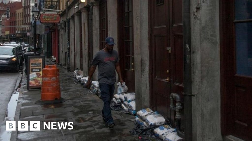Hurricane Barry Closes In On Louisiana As Residents Lock Down Bbc News