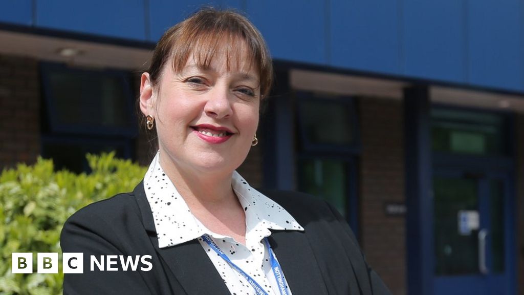 Nottinghamshire police boss scraps deputy role to save money - BBC News