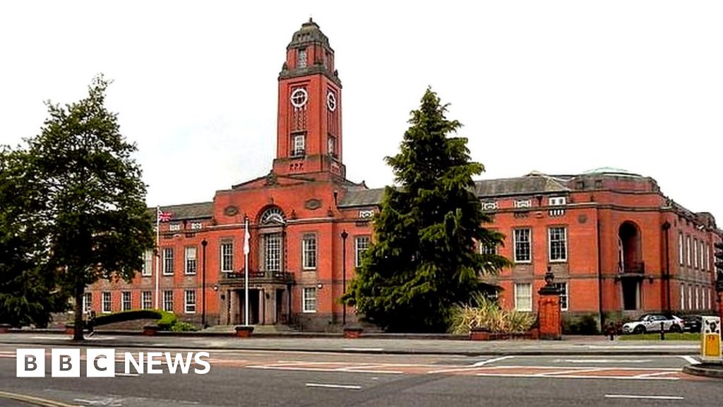 Trafford Council Bins contractor Amey penalised for poor service BBC