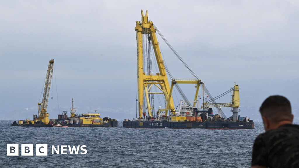Bayesian: Diver dies working on tycoon’s sunken superyacht
