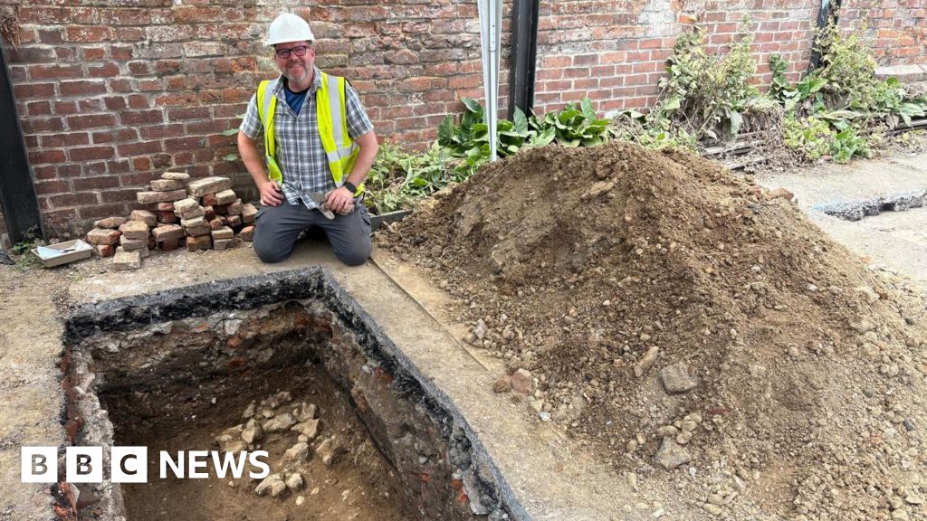 Archaeologists Uncover Multiple Roman-Era Sites in Manchester, Worcestershire, St Albans