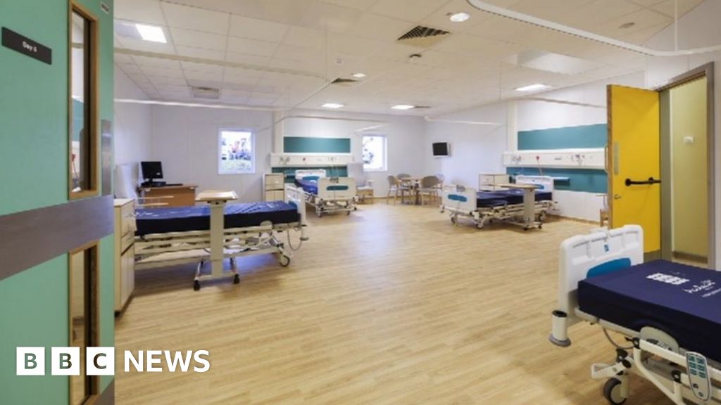 Yeovil District Hospital: Rooftop ward opens to boost capacity - BBC News