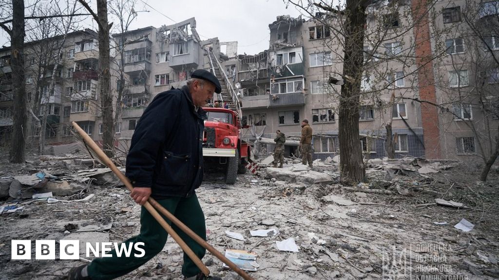 Ukraine war: Civilians killed in Russian strike on Ukraine homes