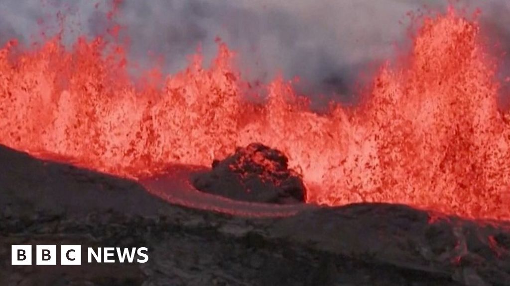 Spectacular scenes as Hawaii volcano erupts