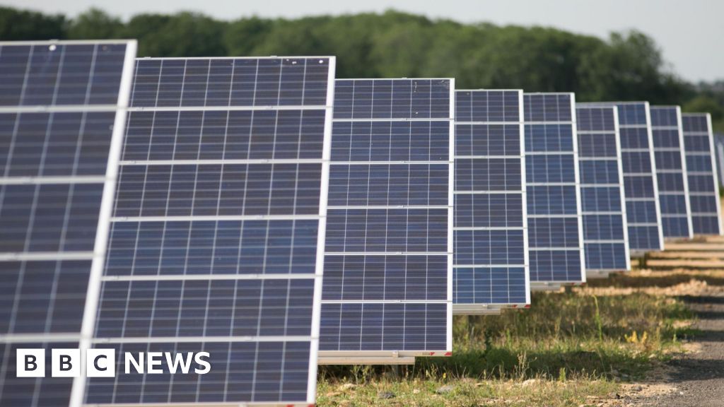 Government approves 'UK's largest' solar farm