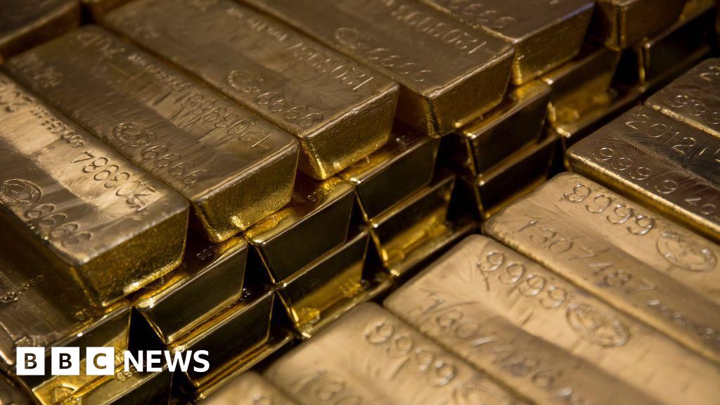 Ex-CIA official accused of stashing $40m in gold bars is a 'master manipulator', prosecutors say