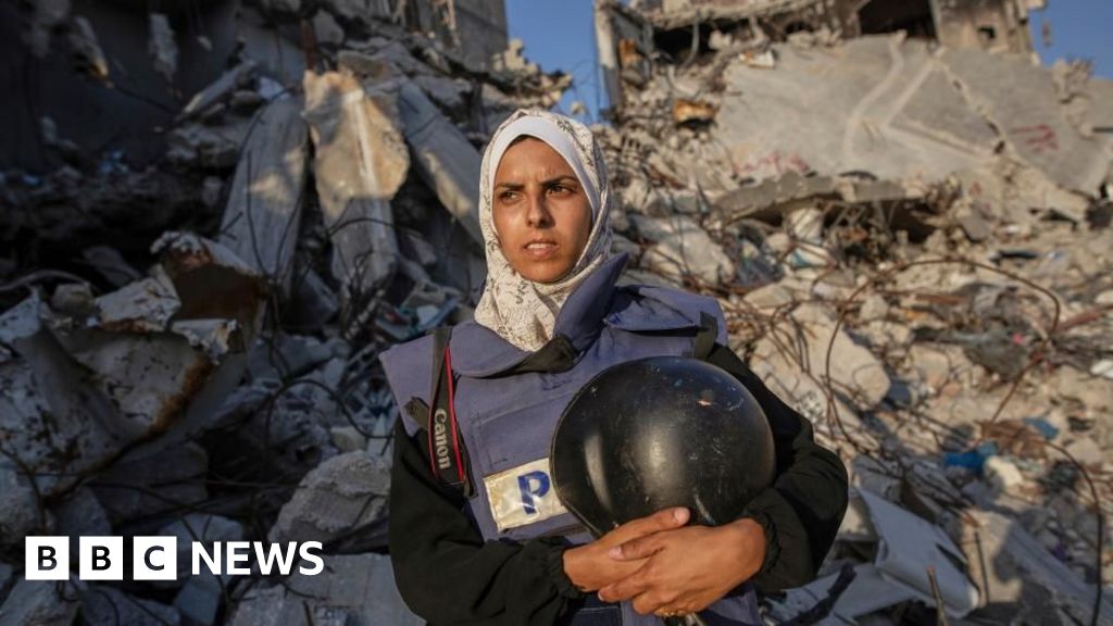 Five journalists among 20 killed in Israeli double strike on hospital thumbnail