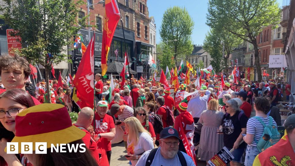 welsh-independence-march-in-swansea-bbc-news