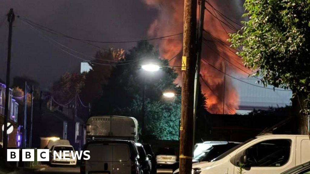 Large Warehouse Fire Engulfs Southeast London Industrial Estate