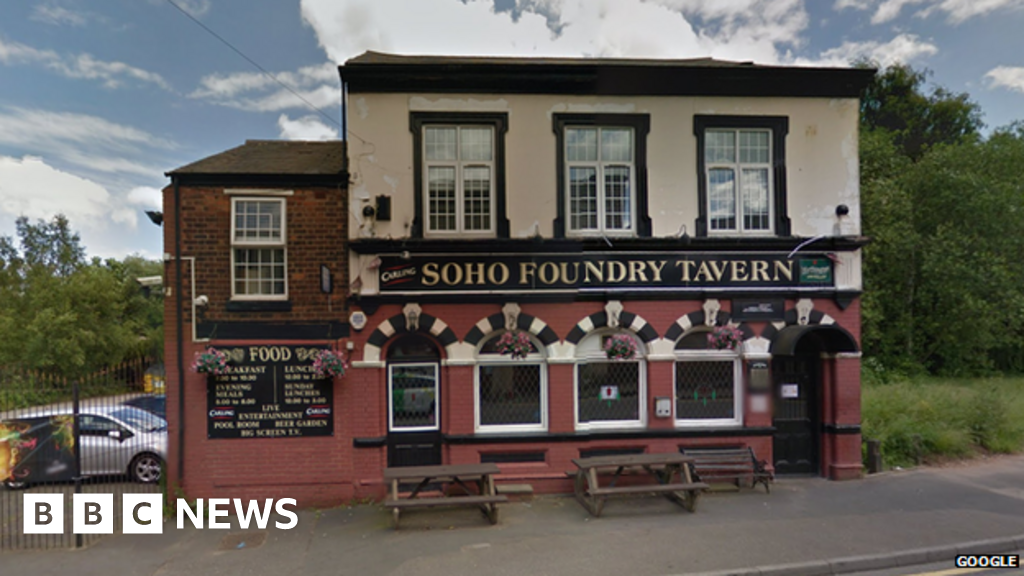 Birmingham prison inmate goes to pub after release error  BBC News