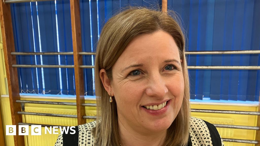 School social workers make 'huge difference' for pupils BBC News