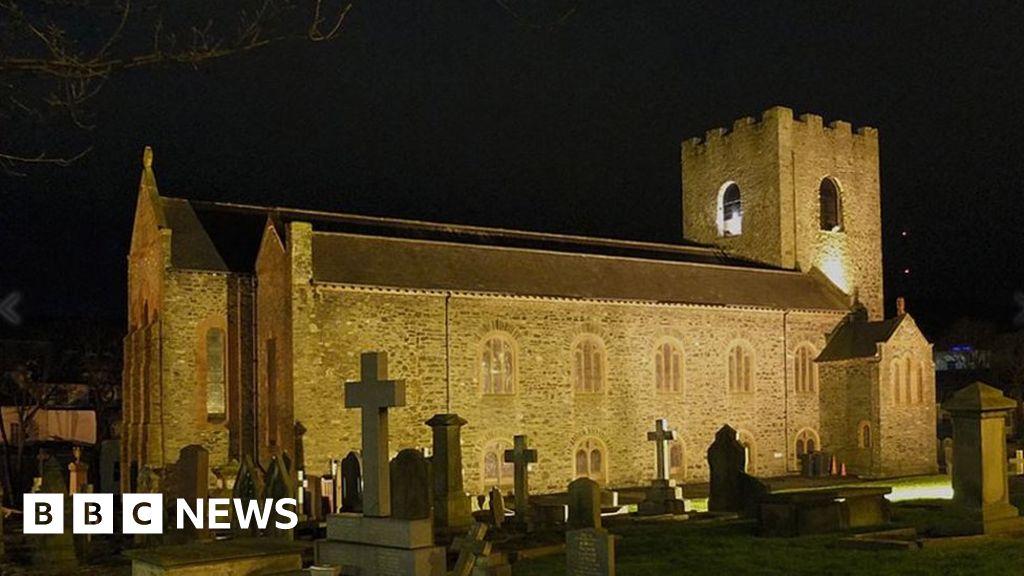 Coronavirus: Service To Remember Isle Of Man Covid-19 Victims - BBC News