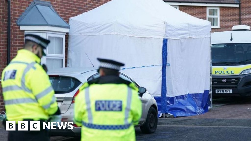 Norwich: Investigațiile continuă după ce familia a fost găsită moartă