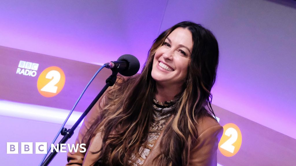 Alanis Morissette to play Powderham Castle in 2026