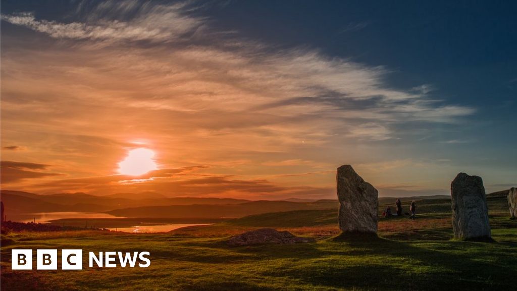 Scotland 'leads UK' on climate change - BBC News