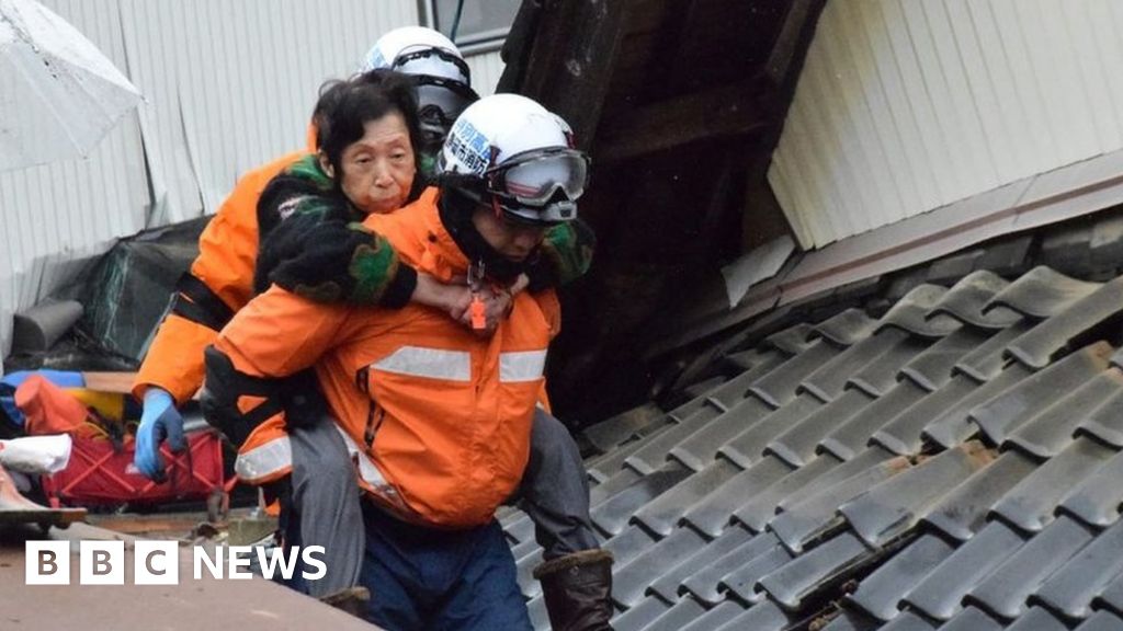 日本の地震：重要な72時間の猶予期間が閉まる中、生存者を探す競争が続く