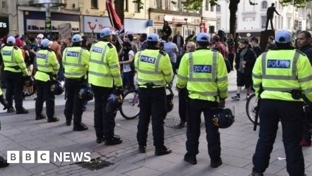 £17m paid out in police overtime pay in Wales - BBC News