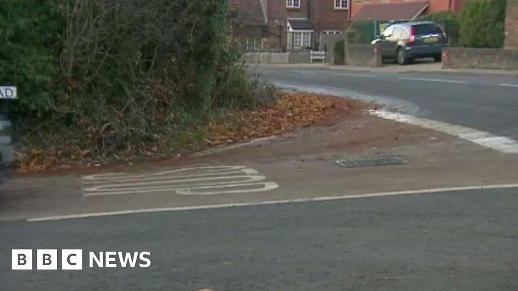 Another accident at notorious Kent crossroads - BBC News