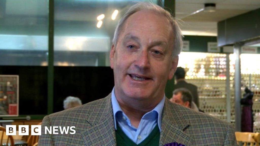 UKIP's Neil Hamilton seeks to heal rift with Nathan Gill - BBC News