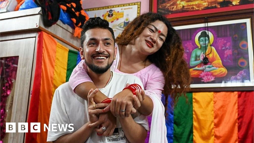 Непал регистрира първия си еднополов брак, който активисти приветстваха като