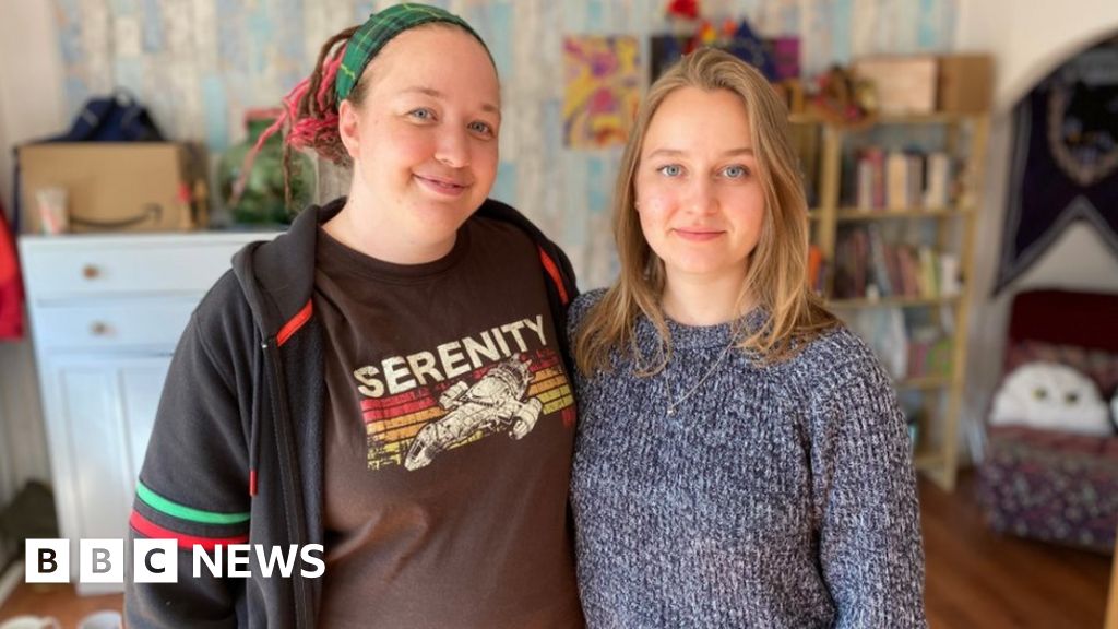 Ukraine War Refugees Say They Receive Worrying Messages Bbc News