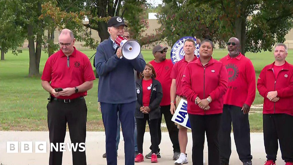 Biden addresses autoworkers on picket line