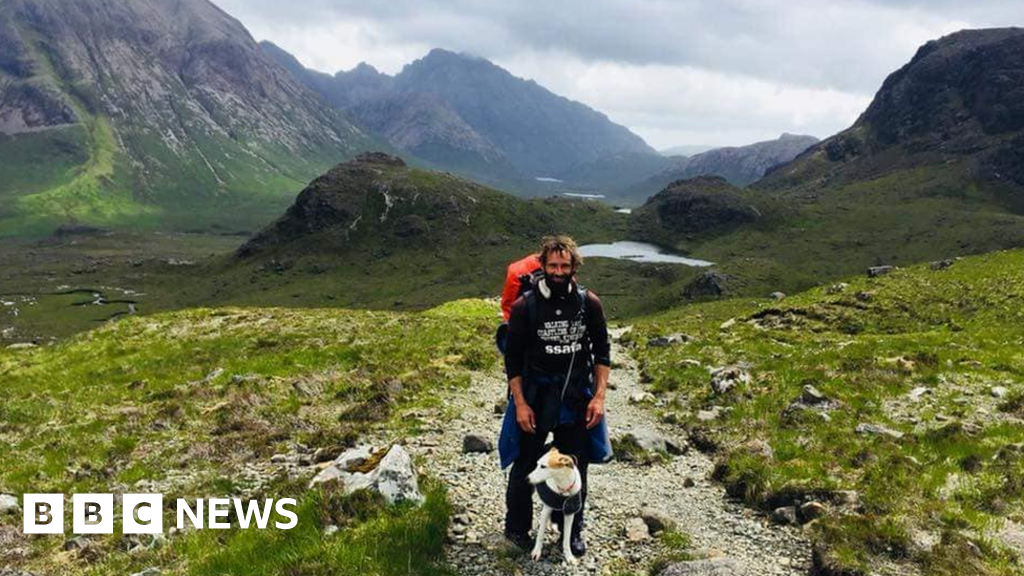 Homeless Swansea man walks 8,000 miles as thank you for help - BBC News