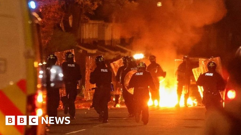 Riot police called as youths rampage in Dundee
