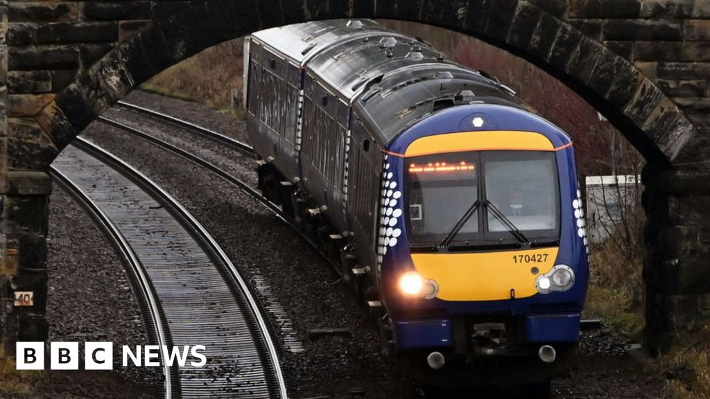 Talks to resolve ScotRail pay dispute resume